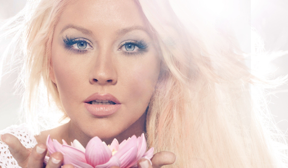 Christina em foto promocional de Lotus